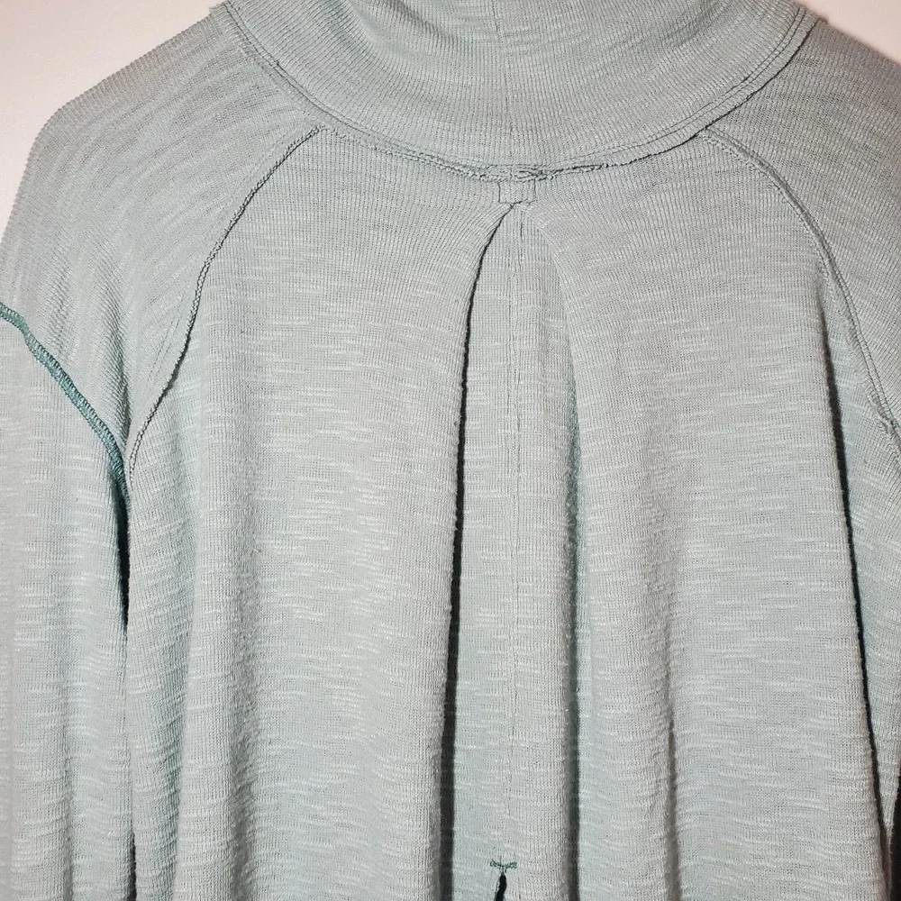 Free People We The Free Tara Split Back Turtleneck Sweater Size Small, Green